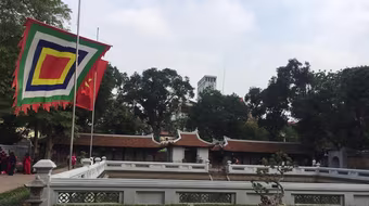 Từ chuyện quét vôi Văn Miếu: Vì sao người dân không thấy đẹp?