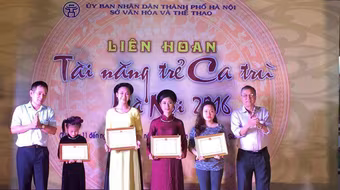 Bế mạc Liên hoan Tài năng trẻ ca trù Hà Nội 2016