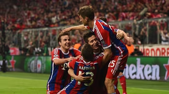 Cùng thắng tưng bừng, Bayern và Barca vào bán kết Champions League