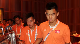 ĐT U23 bức xúc chuyện ăn uống ở Singapore