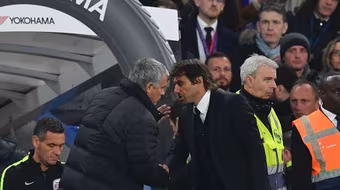 Mourinho rỉ tai Conte: "Đừng sỉ nhục tôi"
