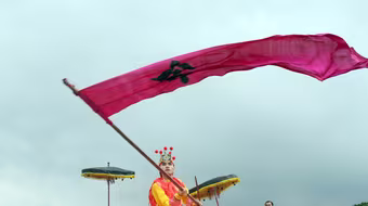 Độc đáo lễ hội tưởng nhớ "cậu bé lớn nhanh như thổi"