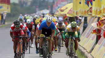 Tay đua người Pháp vượt lên "xé" áo vàng của Quảng Văn Cường