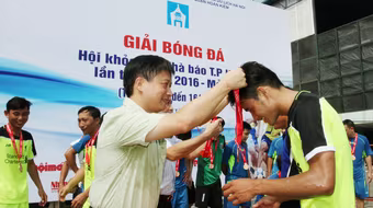 Đội bóng Báo An ninh Thủ đô gặp Báo Lao động ở chung kết