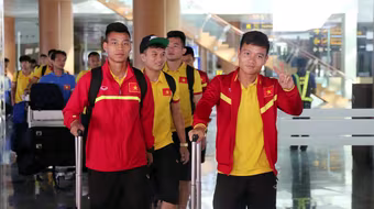 Thầy trò HLV Hữu Thắng đã tới Nay Pyi Taw, chuẩn bị tập buổi đầu tiên