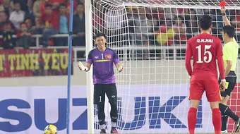 AFC phạt thủ môn Nguyên Mạnh 1.000 USD, treo giò quốc tế 2 trận