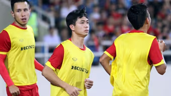 HLV Hữu Thắng trao cơ hội mới cho Công Phượng