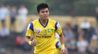 Hùng "xà ngang" có thể nghỉ hết mùa vì đứt dây chằng gối