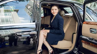 Lý Nhã Kỳ quý phái nhận giải thưởng với tư cách doanh nhân 