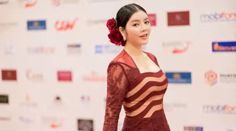 Ngắm vẻ đẹp trang điểm nhẹ nhàng vẫn tỏa sáng của Lý Nhã Kỳ