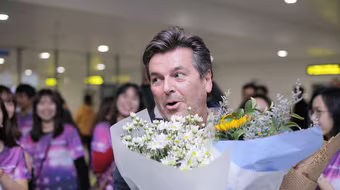 Những hình ảnh đầu tiên của Thomas Anders khi đặt chân đến Hà Nội