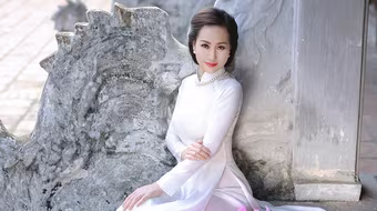 Nhan sắc khó tin của cây bút nữ gây xôn xao cộng đồng mạng