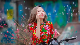 ​ "Hoa hậu The Face" Khánh Ngân đẹp ngẩn ngơ trong tiết Xuân Hà Nội            