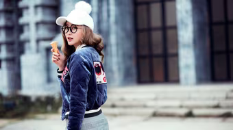 Khánh Ngân và câu chuyện "Cô gái năm ấy chúng ta cùng theo đuổi"