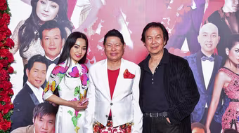 Bộ trang phục lạ khiến tỷ phú Hoàng Kiều bị "ném đá" tơi tả!