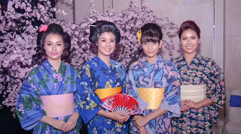 Dàn "sao" đẹp lạ trong trang phục Kimono