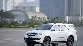 Giá xe Toyota tăng giảm mạnh sau khi áp thuế tiêu thụ đặc biệt mới