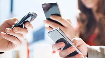 Hàng chục nghìn thuê bao di động bị công ty nước ngoài âm thầm "móc túi" 230 tỷ đồng