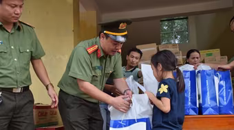 Tích cực hỗ trợ nhân dân vùng lũ, Báo An ninh Thủ đô nhận Bằng khen của Bộ trưởng TT&TT