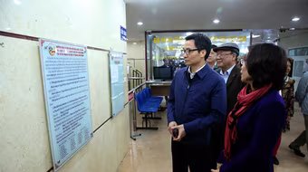Phó Thủ tướng khảo sát việc cấp đăng ký kinh doanh tại Hà Nội