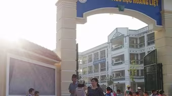 Giáo viên dán băng dính vào mồm học sinh tiểu học tự nguyện xin nghỉ việc