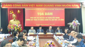 Phát huy vai trò báo chí trong đấu tranh chống suy thoái tư tưởng chính trị, đạo đức, lối sống