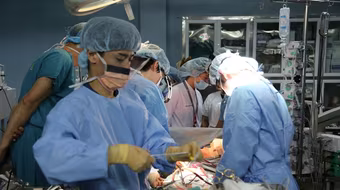 Lần đầu tiên tại Việt Nam ghép phổi từ người sống thành công  