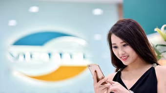 Viettel tung khuyến mãi nạp thẻ "khủng" cho thuê bao trả trước