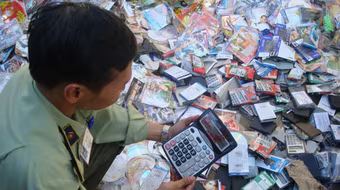 Tiểu thương chợ Đồng Xuân cam kết không sản xuất, buôn bán hàng giả