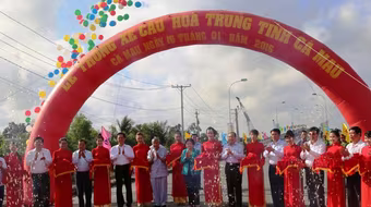 Thông xe dự án đầu tư xây dựng cầu Hòa Trung