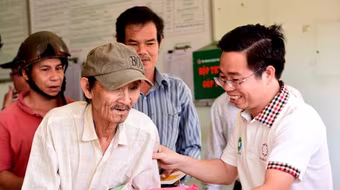 Trao tặng hơn 4.200 suất quà tới đồng bào miền Trung bị lũ lụt