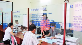 Cán bộ xã vẫn còn làm khó khi người dân hỏi thông tin đất đai