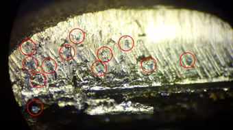 Vàng giả "qua mặt" máy soi được làm ra như thế nào?