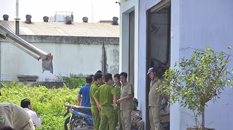 Sập gác lửng bê tông, 4 nữ công nhân không chạy kịp