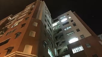 Một phụ nữ nước ngoài rơi từ tầng 8 chung cư, tử vong