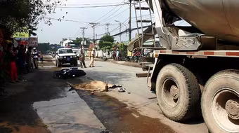 Tránh vũng nước trên đường, bị xe bồn cán tử vong