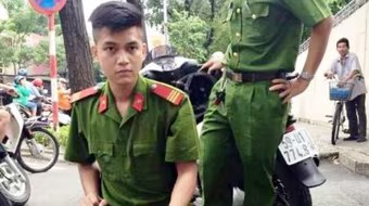 Hai chiến sĩ Cảnh sát PCCC truy đuổi bắt cướp trên phố