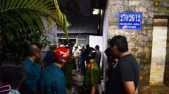 Căn nhà trong hẻm bốc cháy, cụ bà hơn 70 tuổi nhập viện