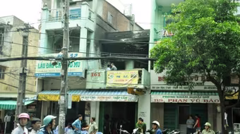 Cô gái nhảy lầu thoát khỏi đám cháy