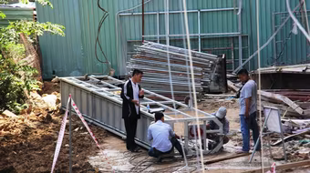 Đứt cáp vận thăng 2 công nhân rơi xuống đất, 1 người chết