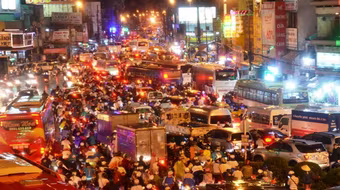 Thêm hình ảnh TP.HCM biến thành sông sau trận mưa lớn