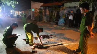 Rút dao đâm đối thủ trọng thương sau va chạm giao thông