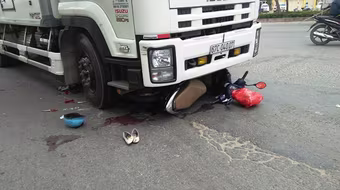 Thai phụ bị xe tải cuốn vào gầm trên quốc lộ 1