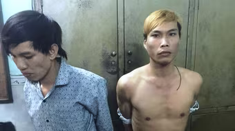 CSGT truy bắt 2 tên cướp vụt gậy vào đầu cô gái để cướp xe máy