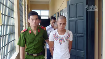 Người yêu bị hiếp dâm, bạn trai không cứu mà đứng xem cảnh "nóng"