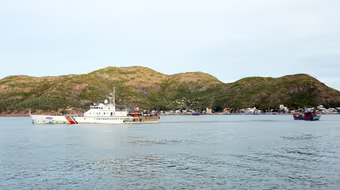 Tàu CSB 4032 cứu hộ tàu cá QNg 96507TS gặp nạn trên biển