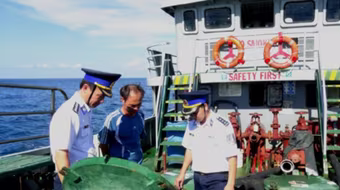 Cảnh sát biển bắt giữ tàu không thuyền trưởng, vận chuyển 50.000 lít dầu DO bất hợp pháp