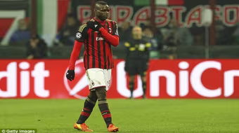 Balotelli “khoe” ảnh trị liệu đặc biệt