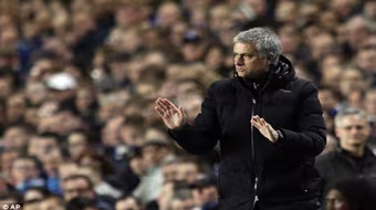 Jose Mourinho “rủ” M.U cùng vào tứ kết Champions League