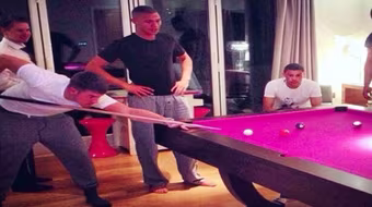 Sao Arsenal xả hơi trước thềm đại chiến với Chelsea